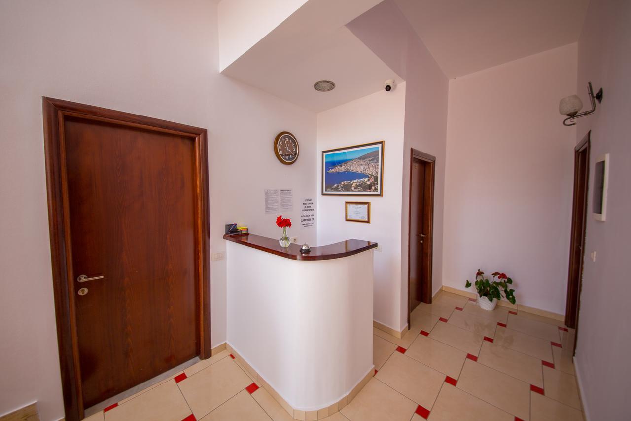 Hotel Alina Sarandë Exterior foto
